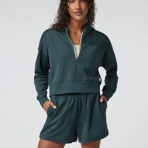 Vuori halo half zipped cropped hoodie